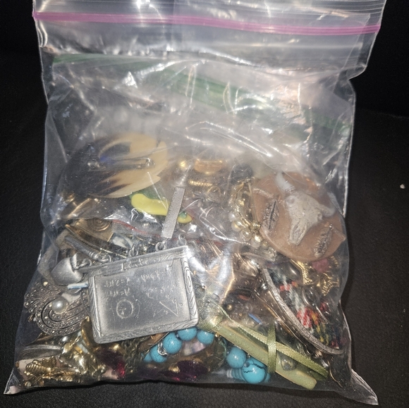 SOLD 2 lbs mixed jewelry lot - Picture 2 of 2